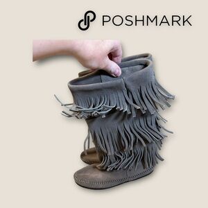 Minnetonka Leather Moccasin Boots Gray Fringe Size 8